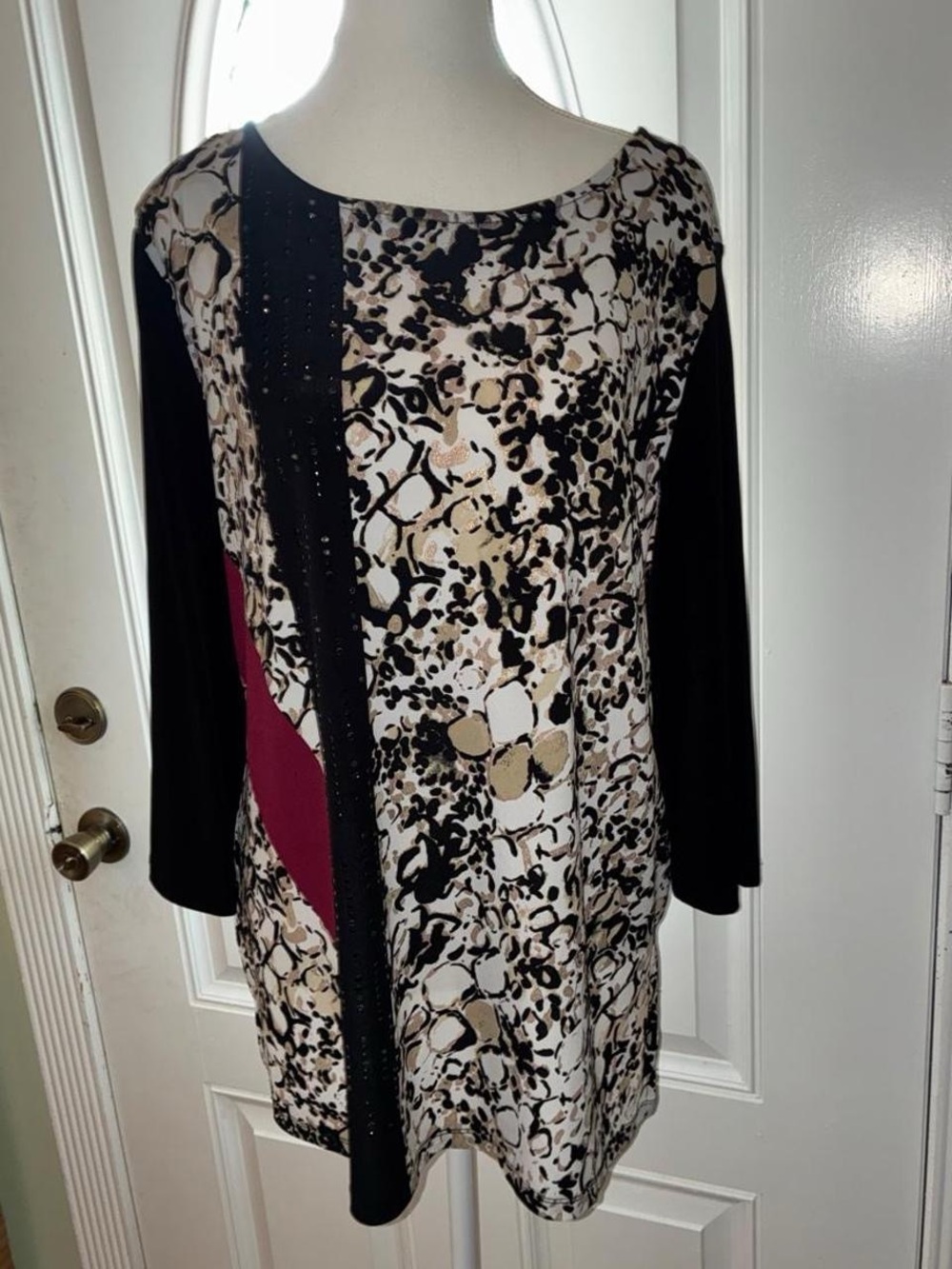 JM Collection Black, White & Berry Long Sleeve Shift Dress